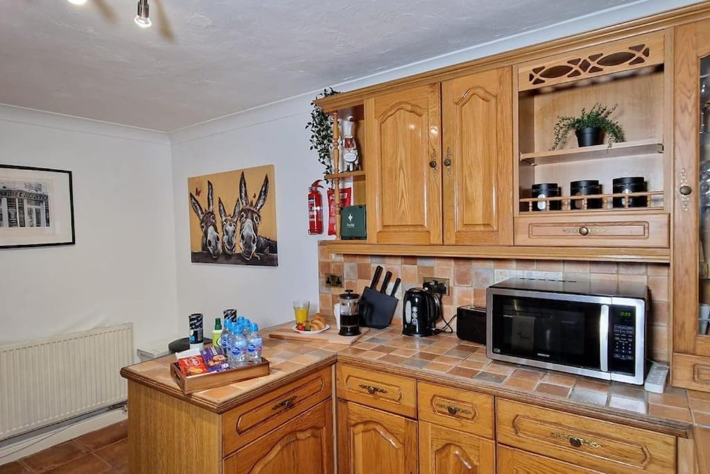 Spacious & Comfy Home- Very Close To Nec Birmingham ,Hs2 & Airport- Perfect For Contractors & Groups- Free Parking & Fast Wifi Marston Green Luaran gambar