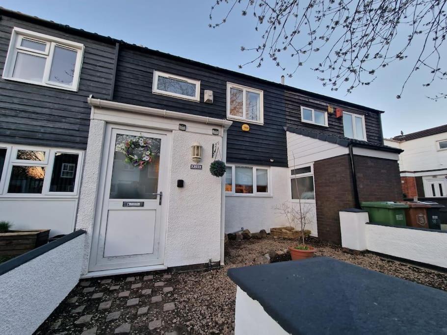 Spacious & Comfy Home- Very Close To Nec Birmingham ,Hs2 & Airport- Perfect For Contractors & Groups- Free Parking & Fast Wifi Marston Green Luaran gambar
