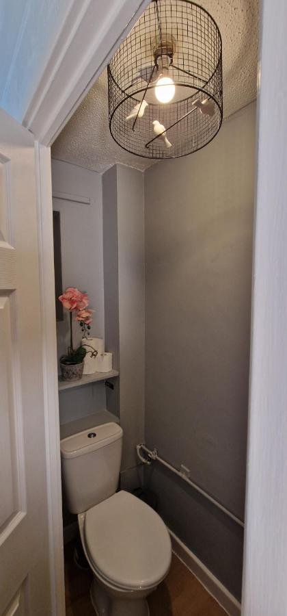 Spacious & Comfy Home- Very Close To Nec Birmingham ,Hs2 & Airport- Perfect For Contractors & Groups- Free Parking & Fast Wifi Marston Green Luaran gambar