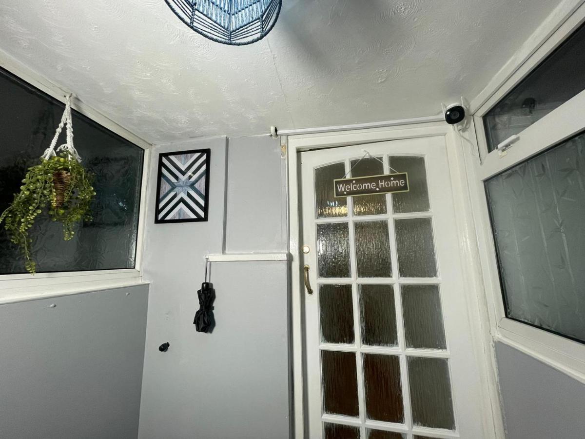 Spacious & Comfy Home- Very Close To Nec Birmingham ,Hs2 & Airport- Perfect For Contractors & Groups- Free Parking & Fast Wifi Marston Green Luaran gambar