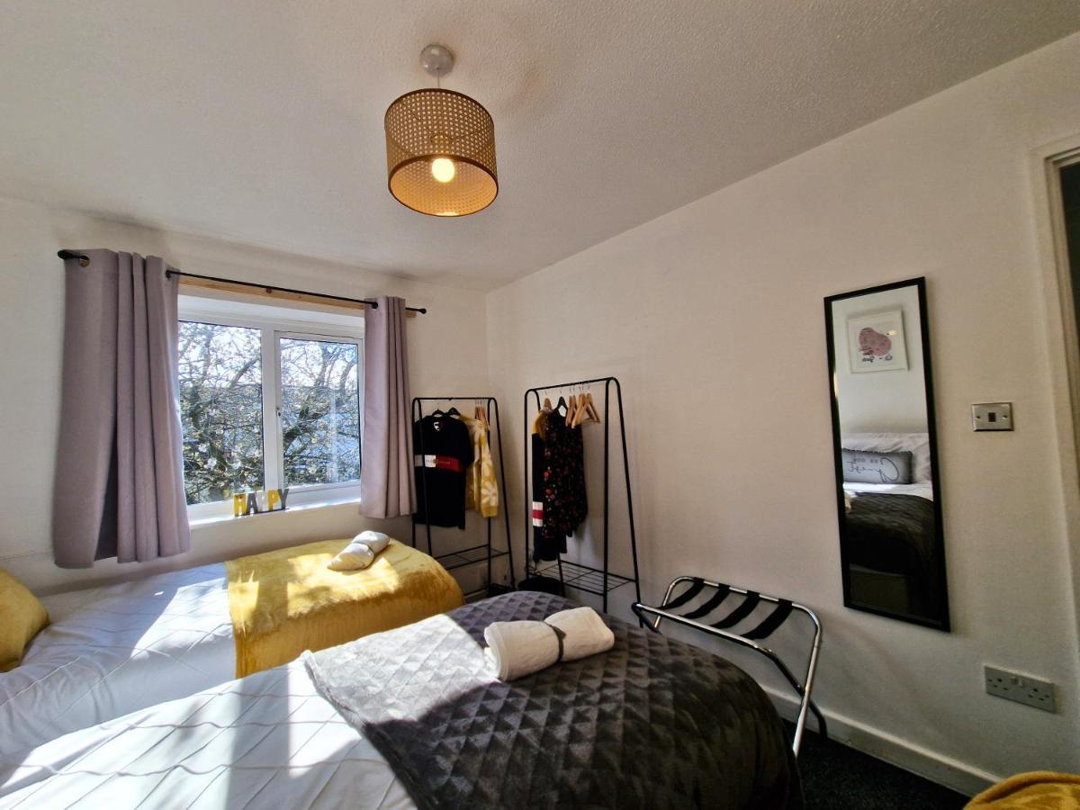 Spacious & Comfy Home- Very Close To Nec Birmingham ,Hs2 & Airport- Perfect For Contractors & Groups- Free Parking & Fast Wifi Marston Green Luaran gambar