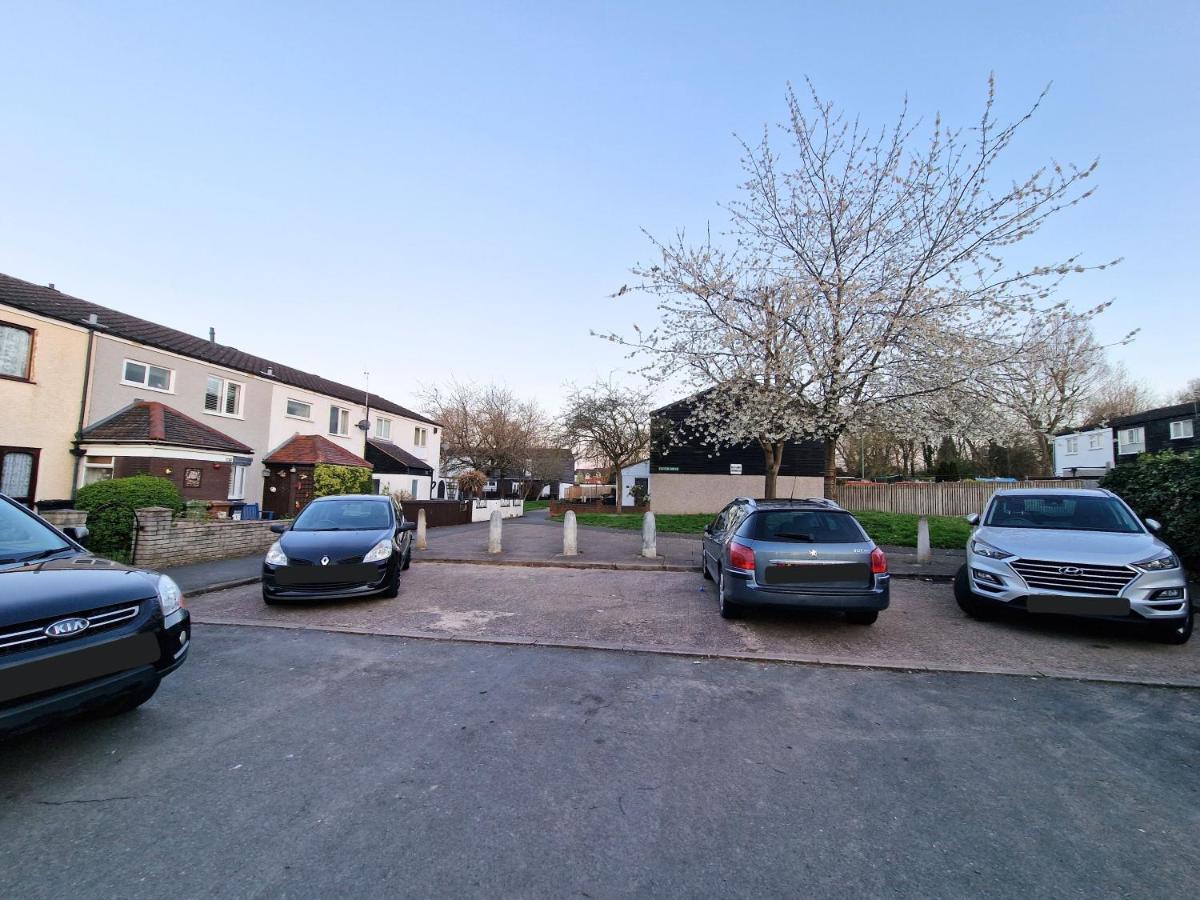 Spacious & Comfy Home- Very Close To Nec Birmingham ,Hs2 & Airport- Perfect For Contractors & Groups- Free Parking & Fast Wifi Marston Green Luaran gambar