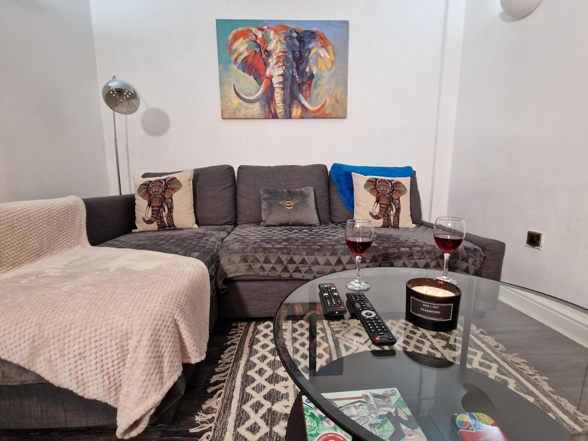 Spacious & Comfy Home- Very Close To Nec Birmingham ,Hs2 & Airport- Perfect For Contractors & Groups- Free Parking & Fast Wifi Marston Green Luaran gambar