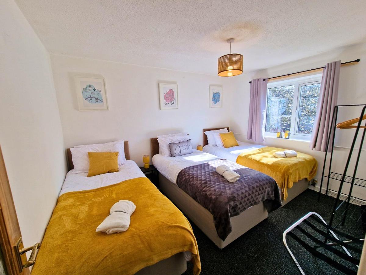 Spacious & Comfy Home- Very Close To Nec Birmingham ,Hs2 & Airport- Perfect For Contractors & Groups- Free Parking & Fast Wifi Marston Green Luaran gambar